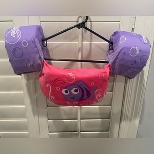 Girls puddle jumper.